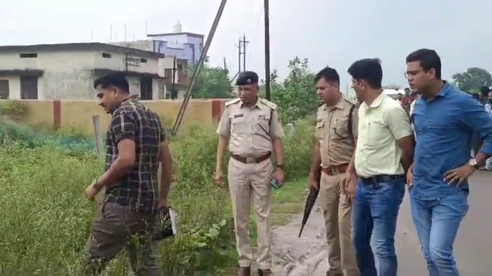 मौके पर पहुंची पुलिस जांच में जुटी पुलिस