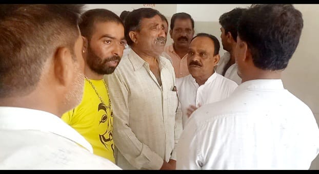 मंदसौर में किसान की मौत की खबर सुनकर परिजन सन्न रह गए।