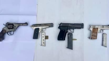 आरोपियों से बरामद हथियार