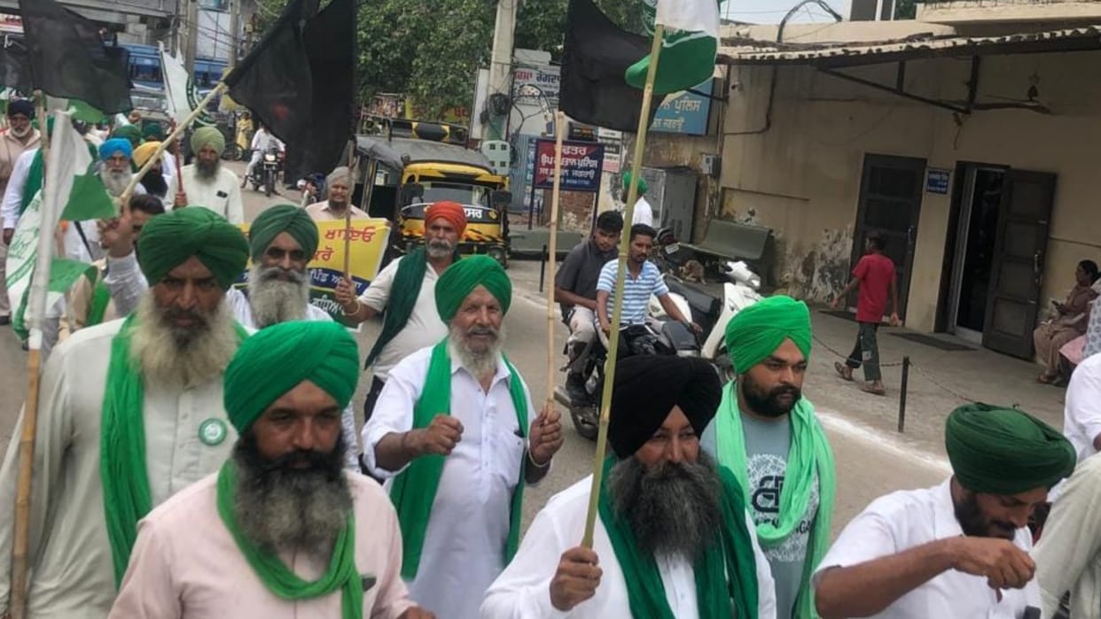 Farmers angry over ban on Kisan Card at toll plaza in Jagraon