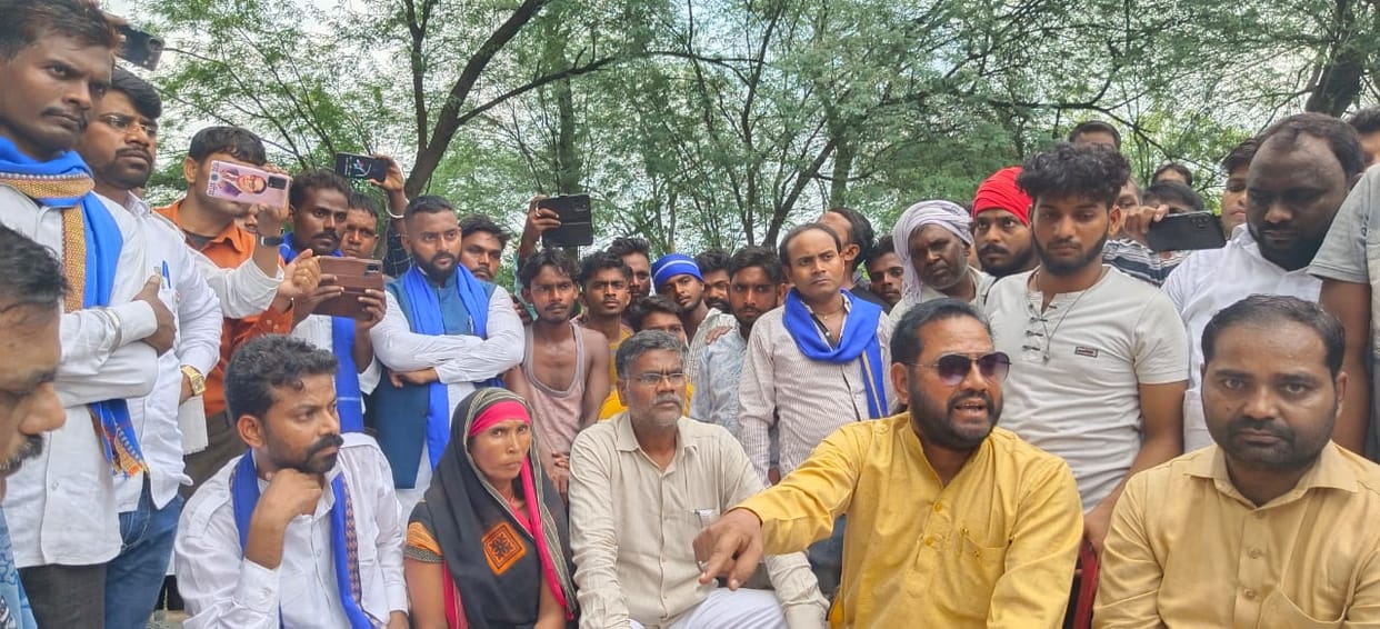 Swami Prasad Maurya's party members visit to Raebareli over murder of a young boy.