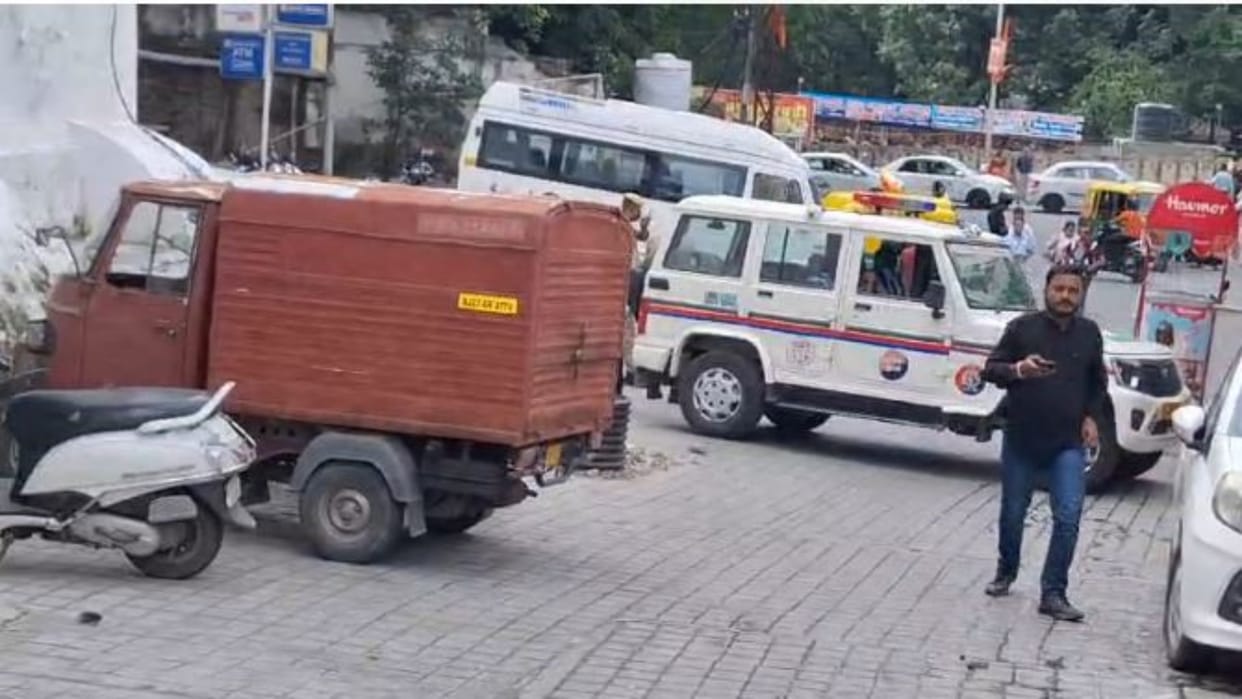 Udaipur: 10th class student escaped after stabbing his classmate, condition of the injured student is critical