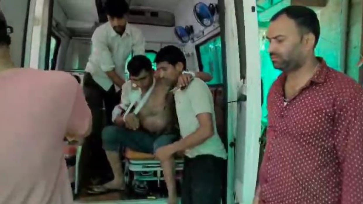 Alwar: Tiger reached the village and attacked four people, forest department team reached for rescue