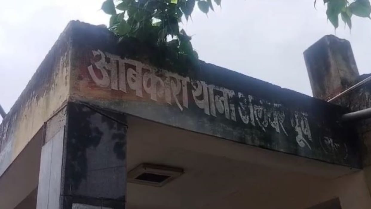 Alwar: Liquor being taken for supply on dry day seized, excise police arrested two accused