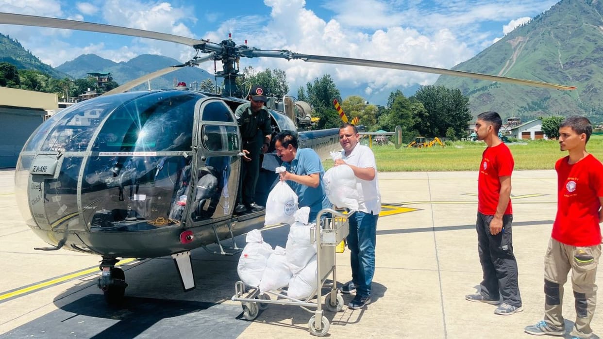 Himachal News helicopter carrying ration to Malana could not land flew twice