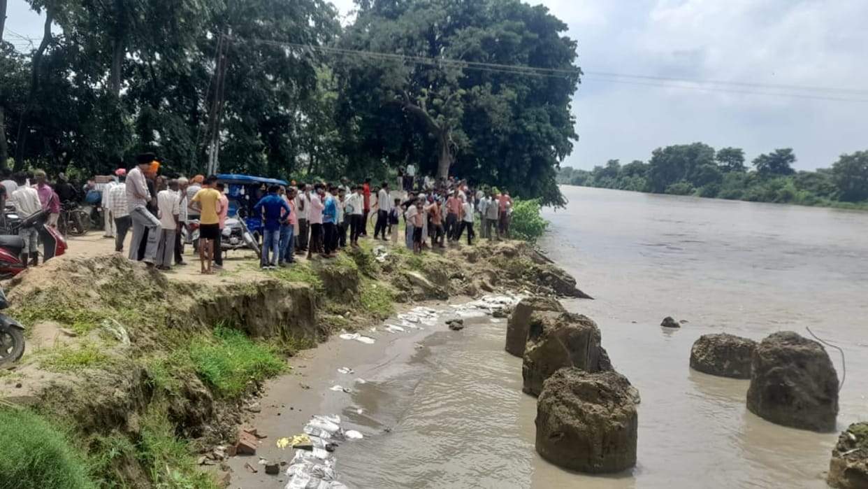 Two brothers angry with their father's scolding jumped into Sharda canal in Shahjahanpur