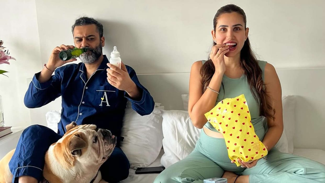 Sonnalli Seygall announces pregnancy Pyaar Ka Punchnama fame actress flaunts baby bump share heartfelt note