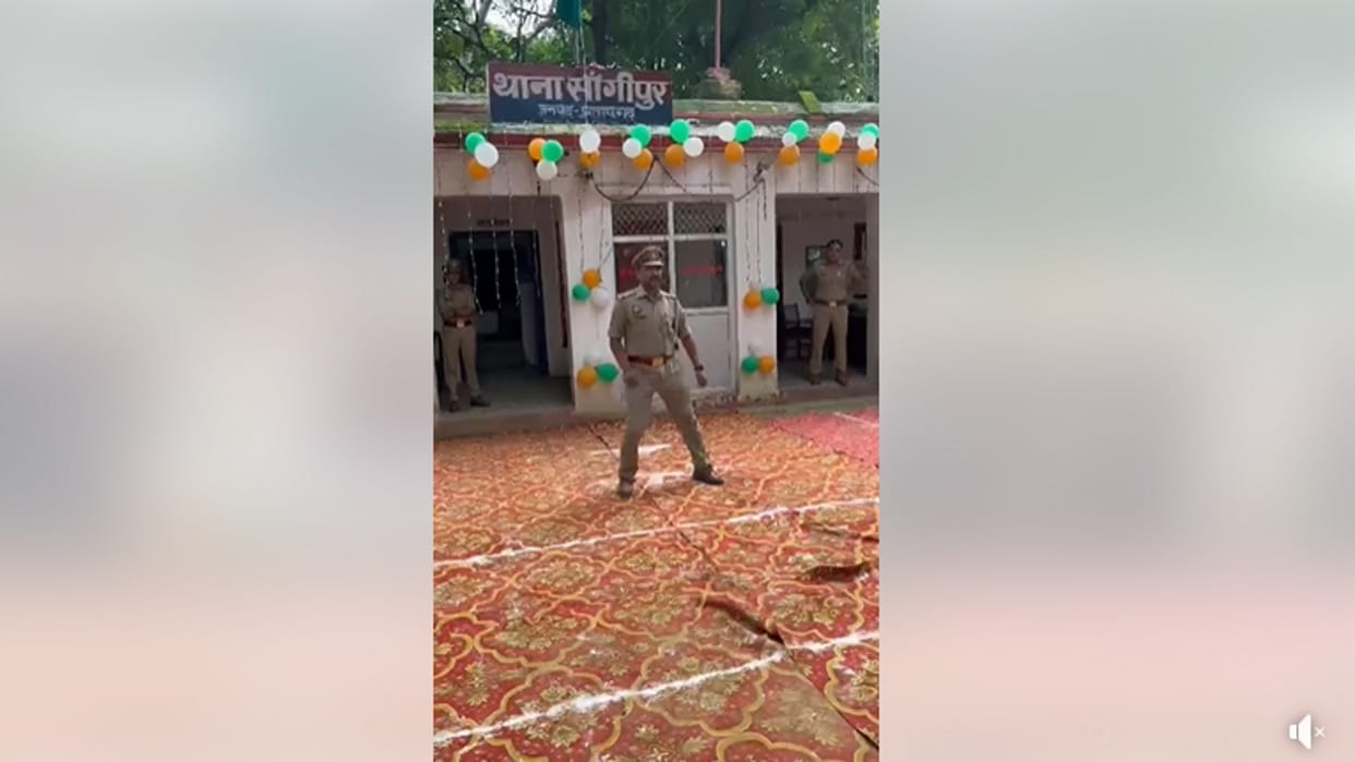 Video of inspector's dance went viral on social media, feet started tapping as soon as patriotic song was play