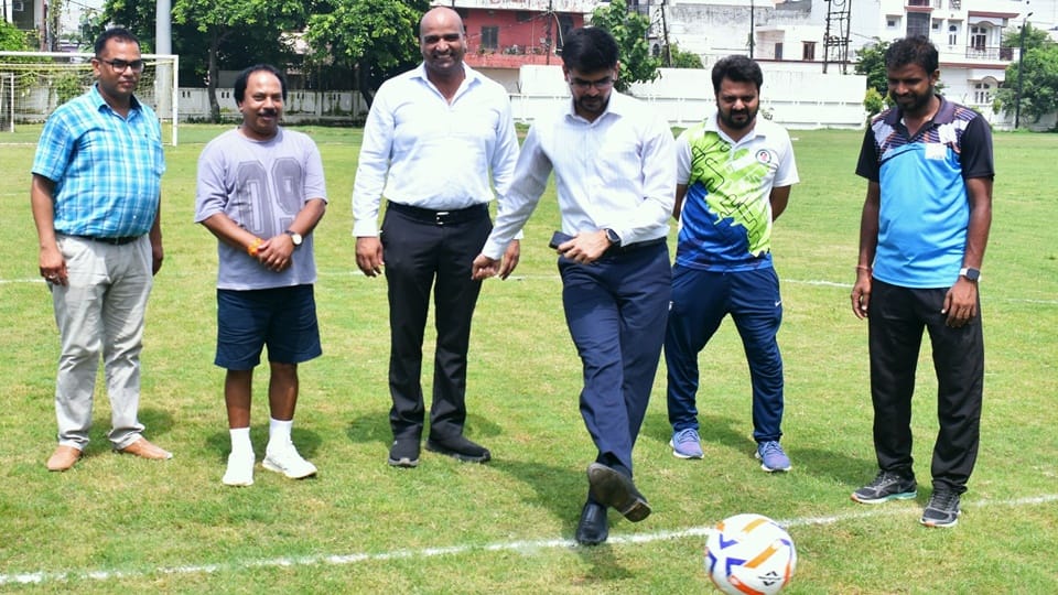 Maa Tujhe Pranam: Football tournament begins in Moradabad, four knockout matches on the first day