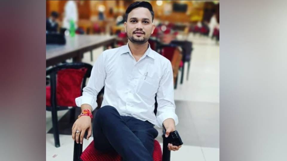 Lawyer dies in accident in Mainpuri Saudi Arabian residence Pakistan currency recovered from injured colleague