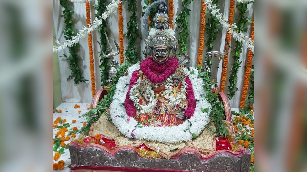 Panchbadan idol of Baba Kashi Vishwanath decorated before Shravan Purnima
