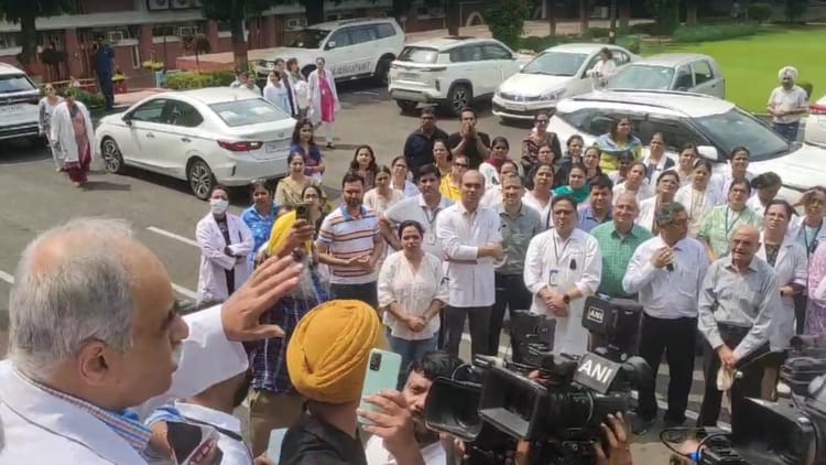 Chandigarh Pgi Doctors Took Out Justice Rally – Amar Ujala Hindi News Live