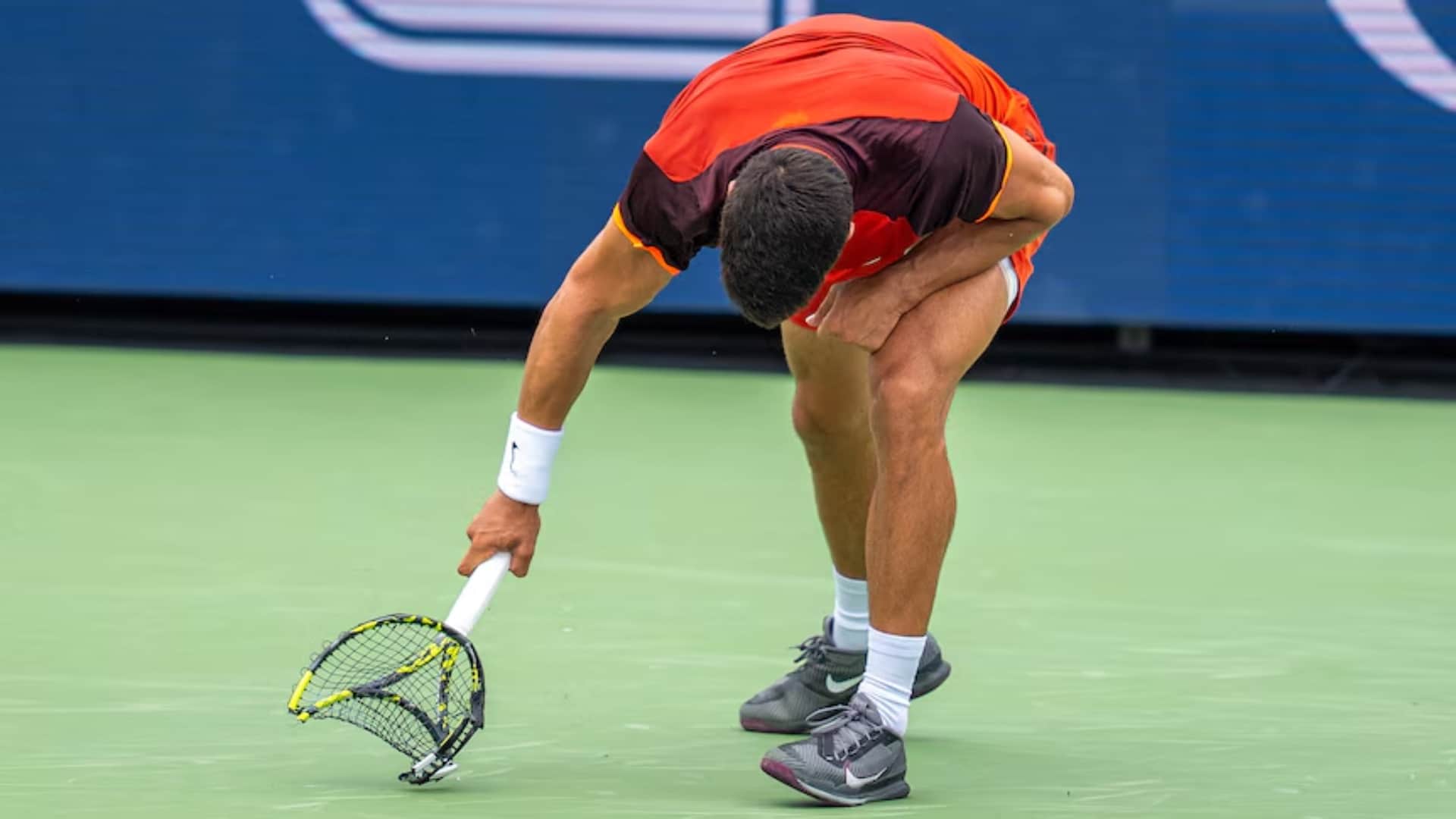 Cincinnati Open: Carlos Alcaraz vented his anger on the racket, broke it by slamming it Video