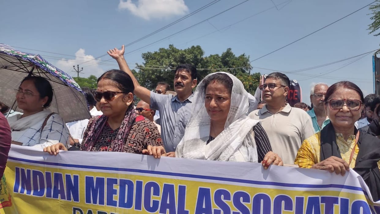 Bihar: Due to the death of doctors, the medical system in DMCH collapsed