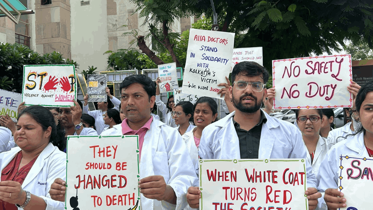 Doctor Strike Photos Delhi-NCR come out on streets demanding safety see photos