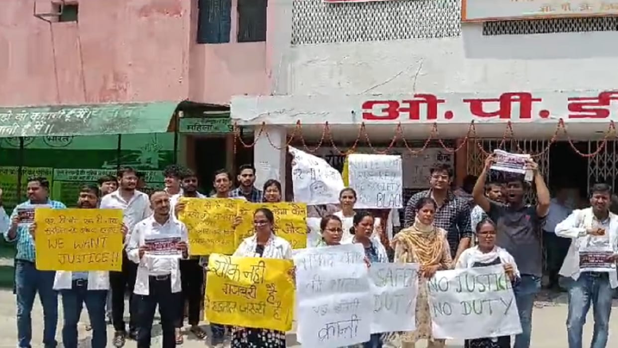 Doctors on strike in Pilibhit in protest against Kolkala case