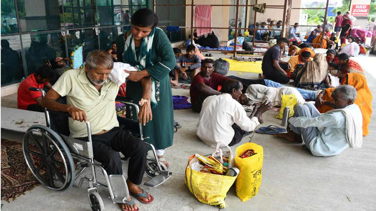 In Gorakhpur Strike, Situation worsened in BRD.50 operations postponed in AIIMS.