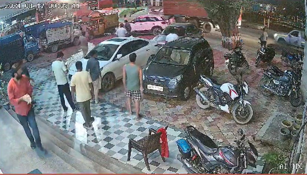 Bihar Crime: Miscreants threw bombs at Hajipur famous Hotel Elegant