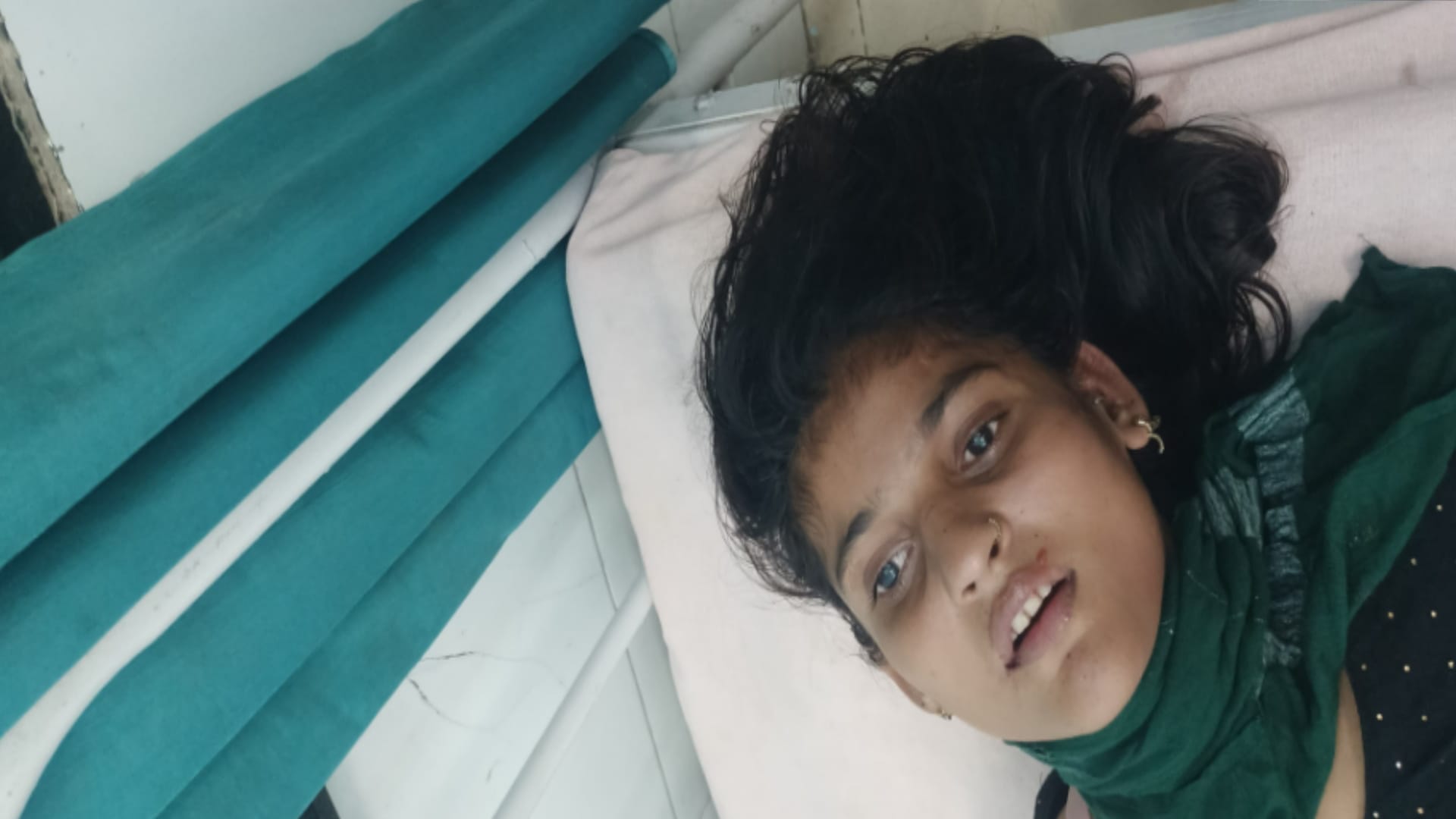 Mother saved her three daughters from the jaws of death, father was about to throw in a cannal