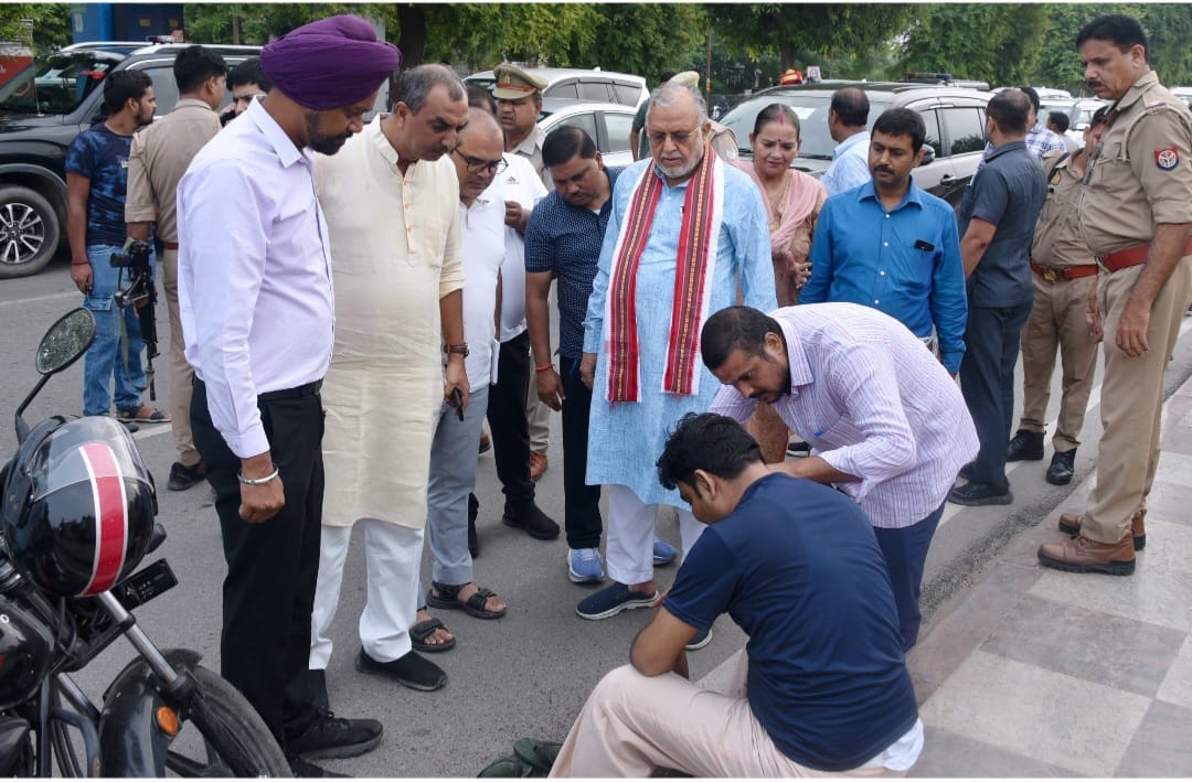 UP minister Suresh Khanna on inspection in Lucknow.