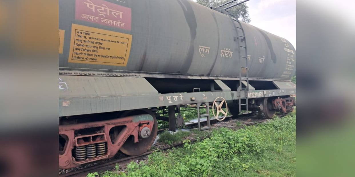 goods train Wagon filled with petrol caught fire in Meerut, was running to Bharatpur