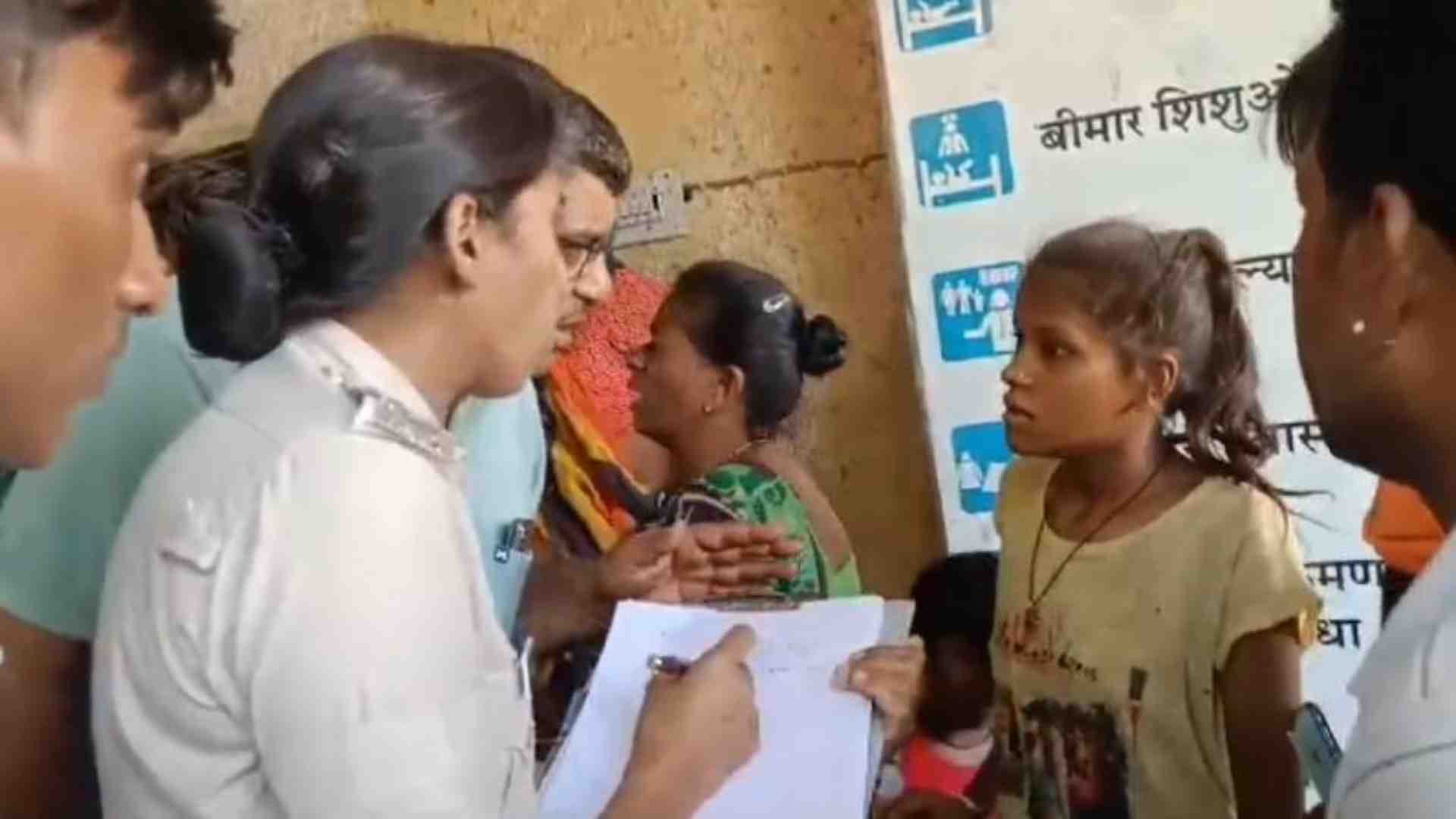 मामले में कार्रवाई करती पुलिस।