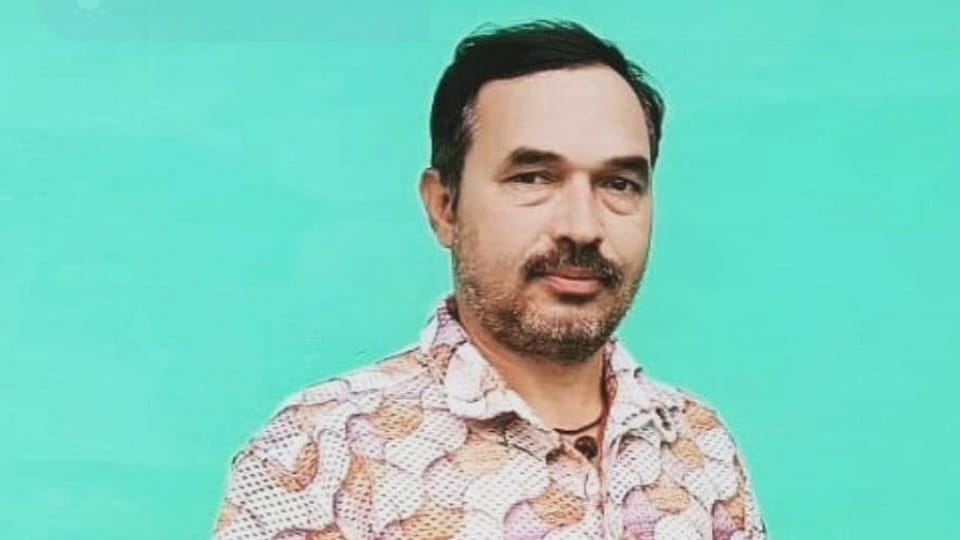 Bike rider dies due to collision with unknown vehicle, family mourns