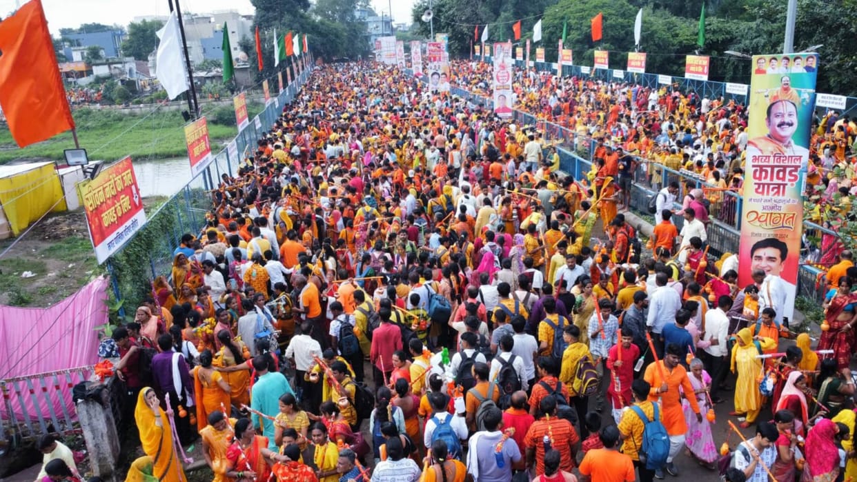 Sehore Kubereshwardham Kanwar Yatra broke records 10 km jam on Bhopal-Indore highway