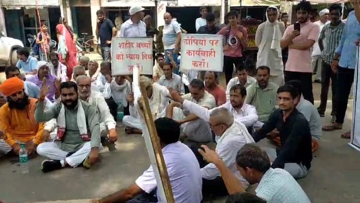 Mahendragarh bus accident, Relatives of the deceased blocked road demanding justice