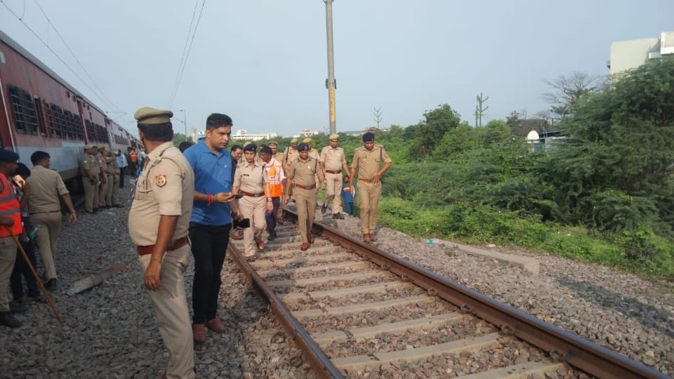 Sabarmati Express derailed after hitting a boulder in kanpur see photos
