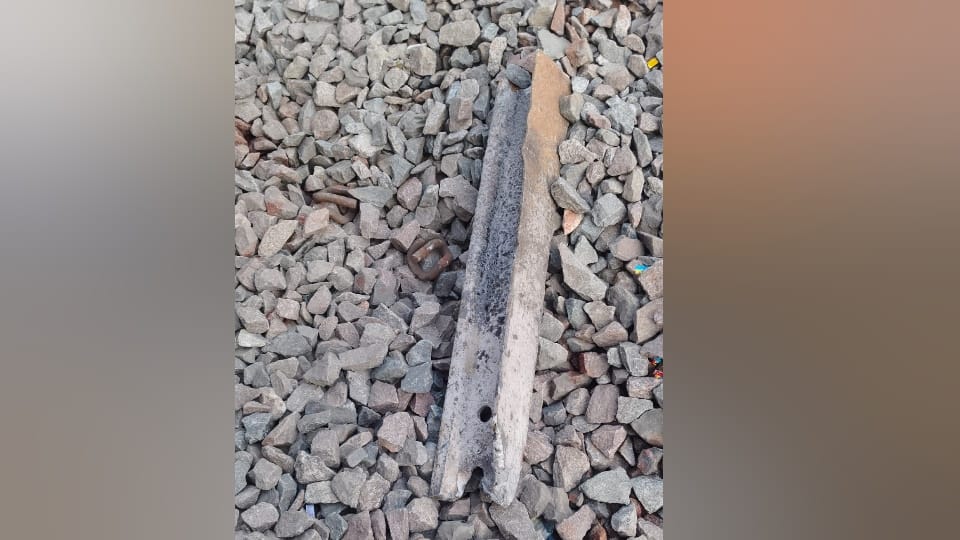 Sabarmati Express derailed near Kanpur IB and UP police are also working on it train accident