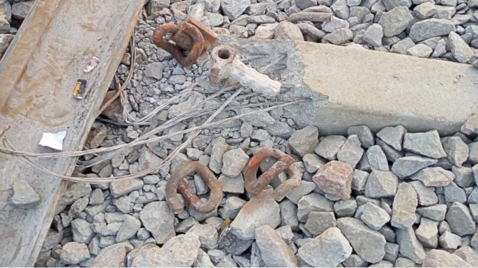 Sabarmati Express derailed after hitting a boulder in kanpur see photos