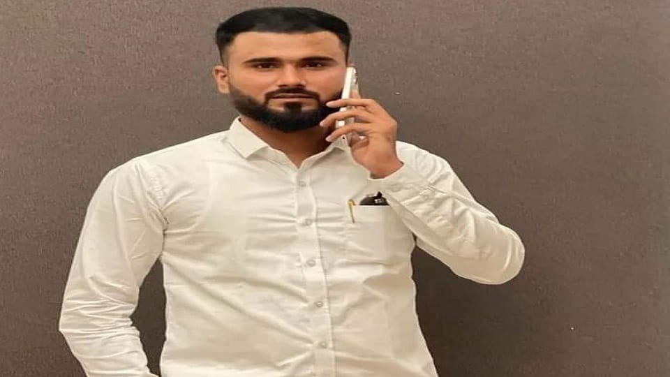 BJP leader security guard entered house and tried to shoot in Bijapur