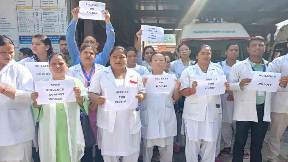 Kolkata Doctor Case Doctor 24 hours boycott work in Uttarakhand For justice to victims Photos