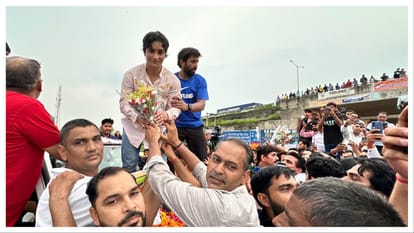 Vinesh Phogat worked hard all night trying to lose weight, coach Woller Akos narrated her painful condition