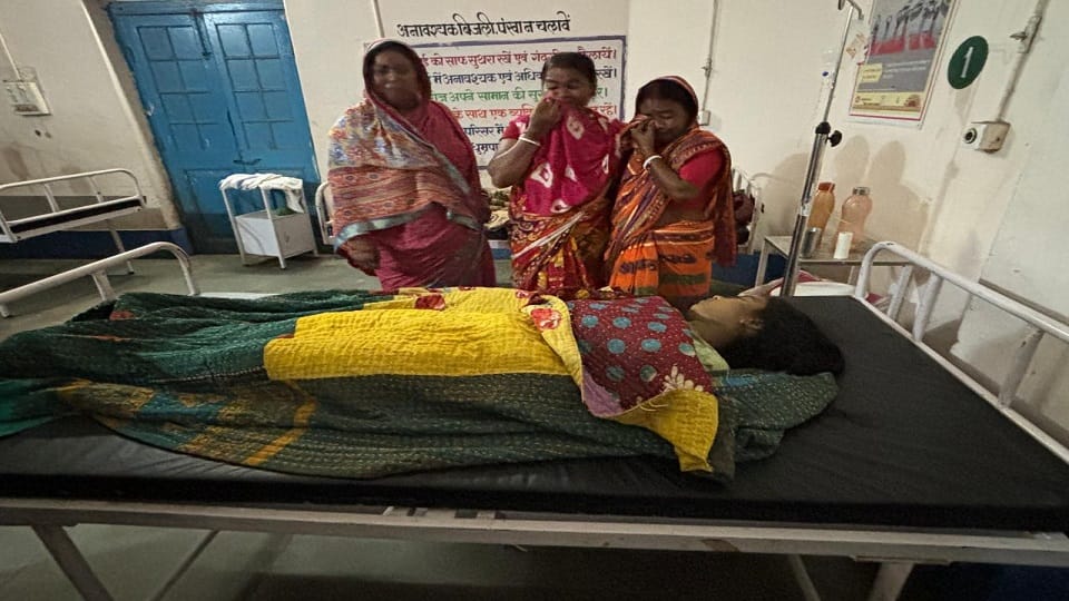 Girl dies due to lightning she had gone to take out the dried clothes woman sitting outside the house also die