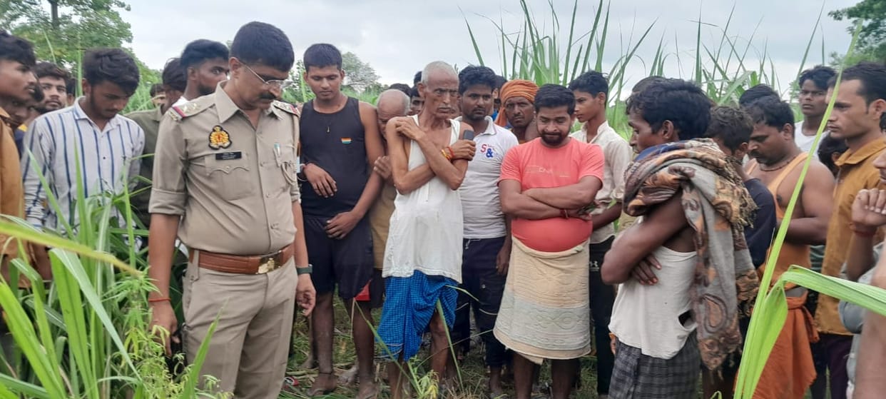A wolf taken away the four years innocent girl in Hardi thana in Bahraich.