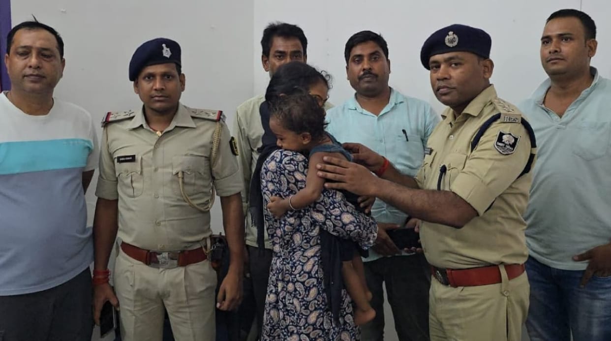 Bihar: Gopalganj police found the kidnapped innocent child, criminals left him near the railway station