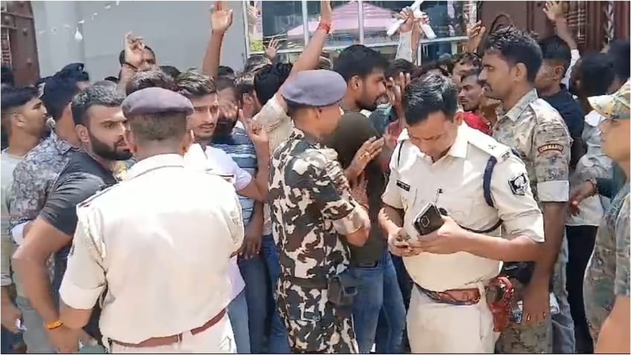 Bihar Police Constable Recruitment Exam: Candidates protest in Jehanabad, 9 accused of irregularities; CSBC