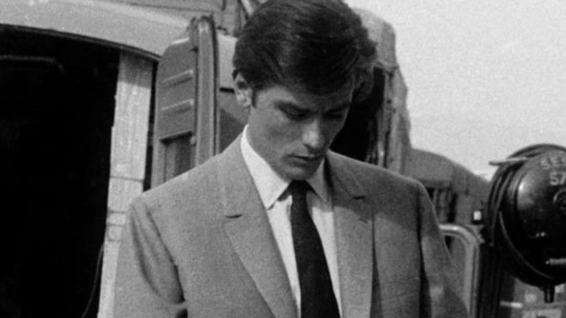 French President Macron paid tribute to actor Alain Delon said he is a French monument and more than a star