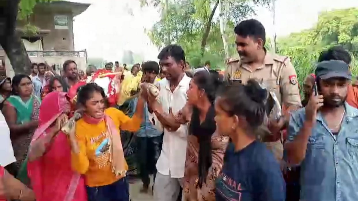Girl absconding with her lover from home dies under suspicious circumstances, creates panic
