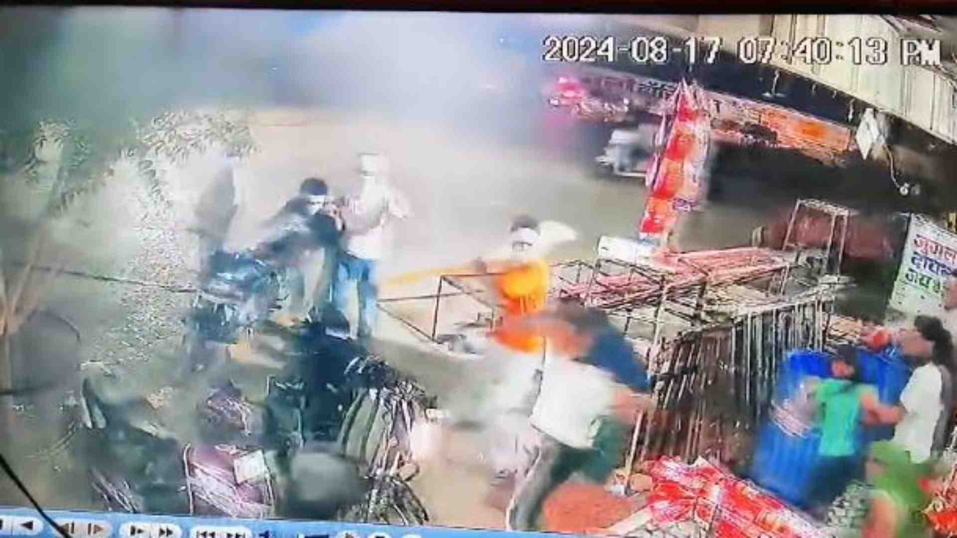 हमले का सीसीटीवी फुटेज।