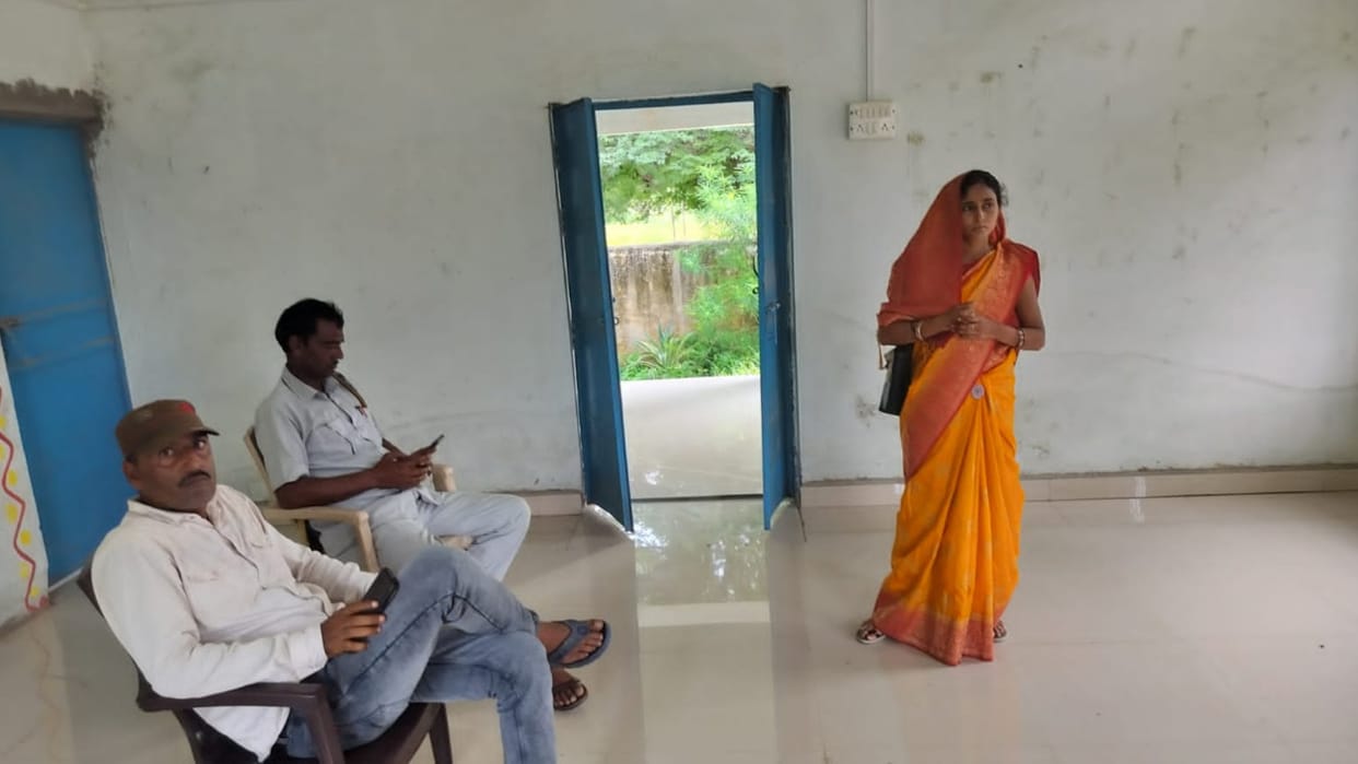 Woman Sarpanch did not get a chair in Panchayat Bhawan