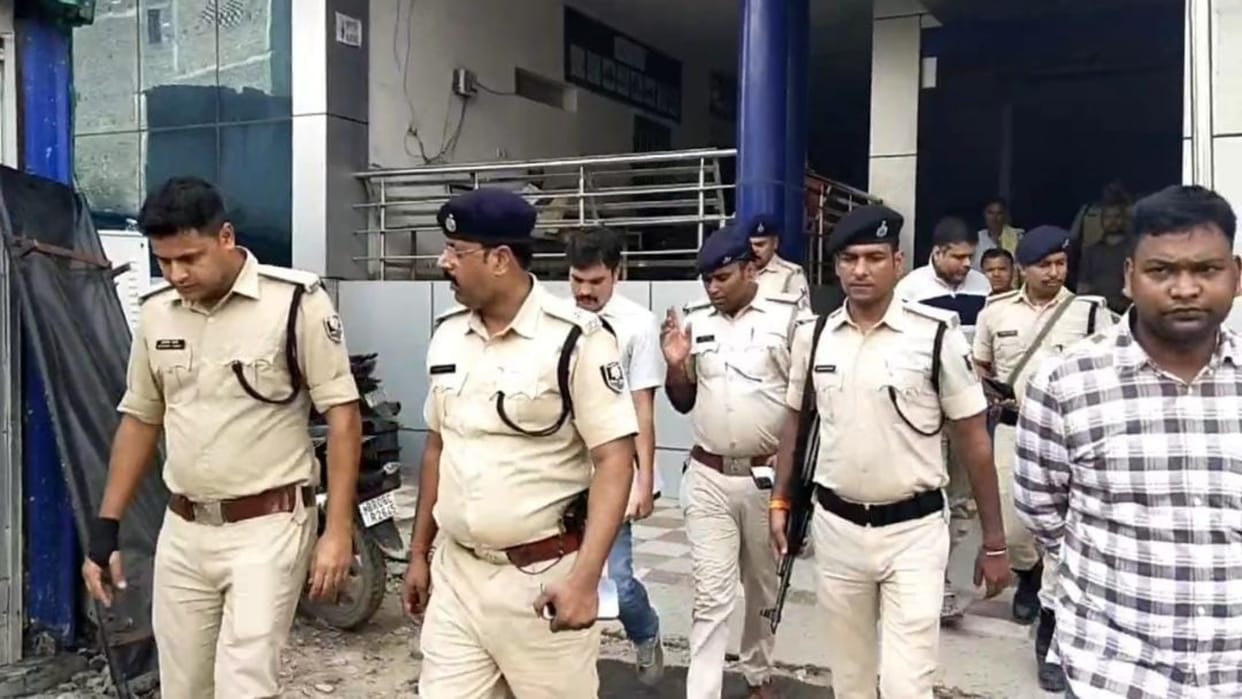 Muzaffarpur: History-sheeter injured by bullet found on roadside, involved in BJP MLA petrol pump robbery case