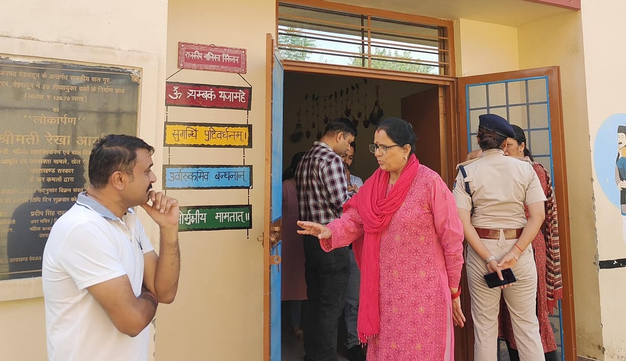 Dehradun Crime Women Commission take cognizance of the incident Minor girl Misdeed in roadways bus