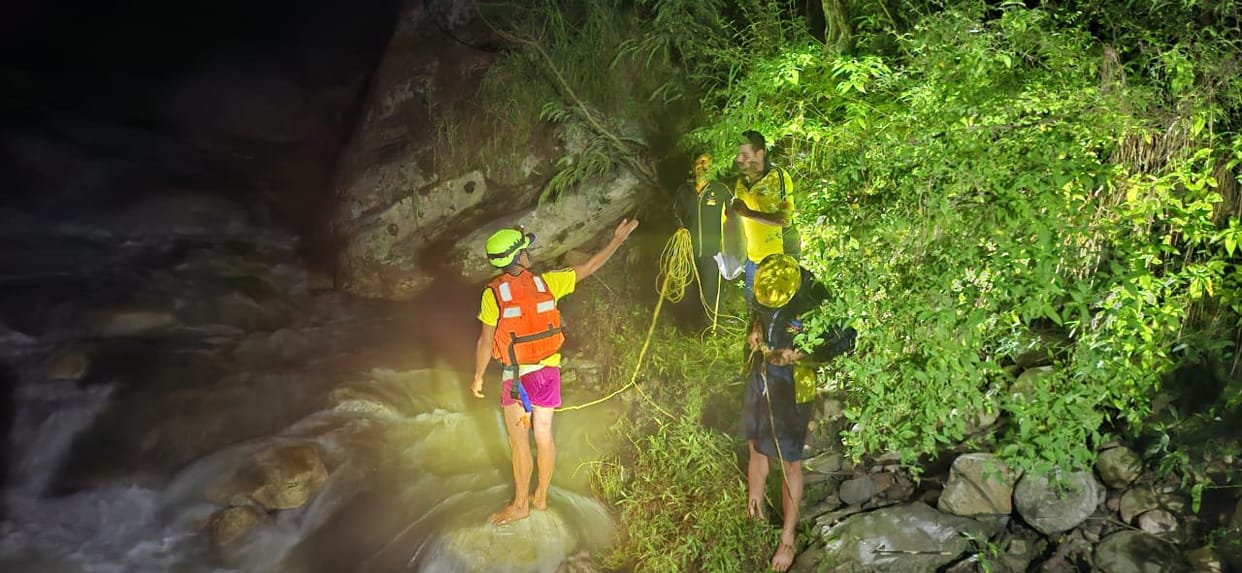Uttarkashi News Woman jumps into river Sdrf recovered Dead Body