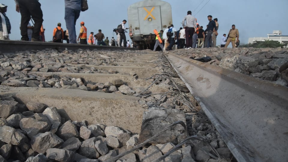 Sabarmati Express Derailment: Statements of 2000 people including passengers will be recorded