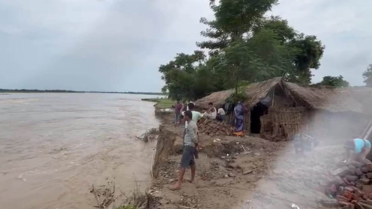 Rapti river water going up in Shravasti.