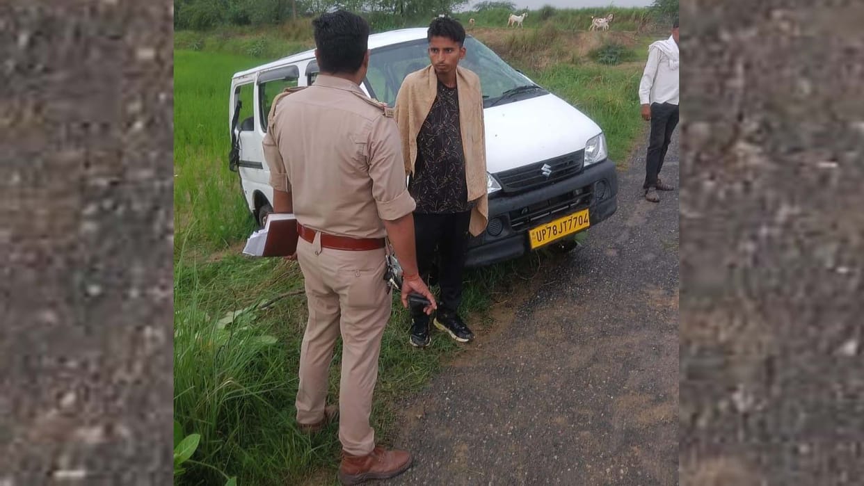 Bhitargaon: Uncontrolled school van overturned in a ditch, nine students injured