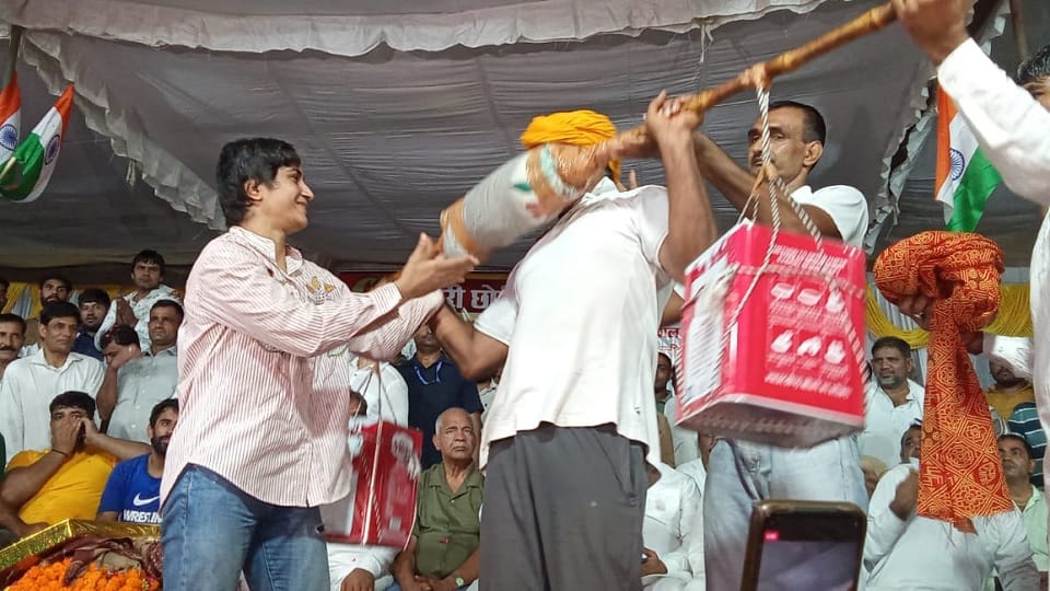 Vinesh Phogat's grand welcome in her ancestral village Balali in Charkhi Dadri
